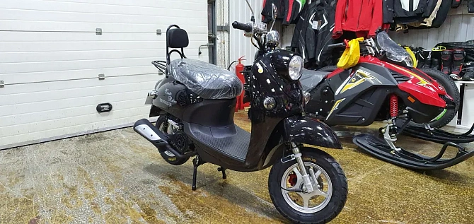 Скутер X-MOTORS RETRO PRO