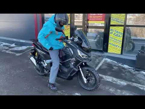 Выдача максискутера PROMAX-HONDA ADV 250 EFI в МотоЦентре X-MOTORS г. Красноярск